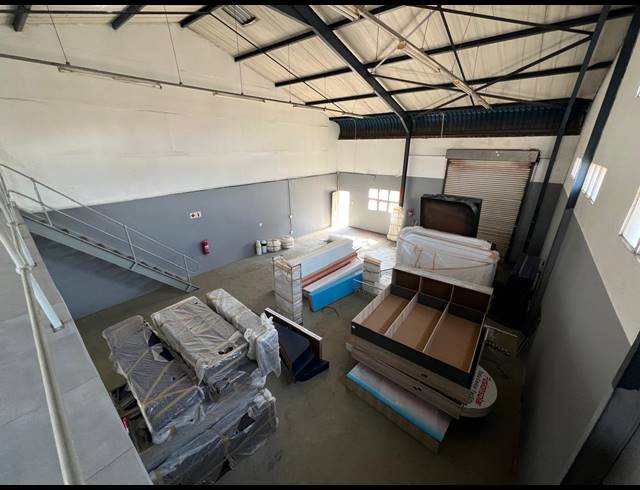 190M² WAREHOUSE TO LET IN LASER PARK